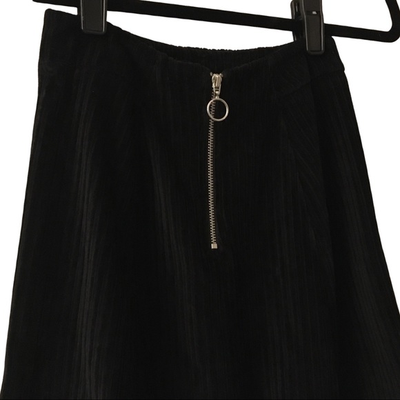 Circle Zip Front Ribbed Corduroy Mini Skater Skirt - Picture 3 of 4